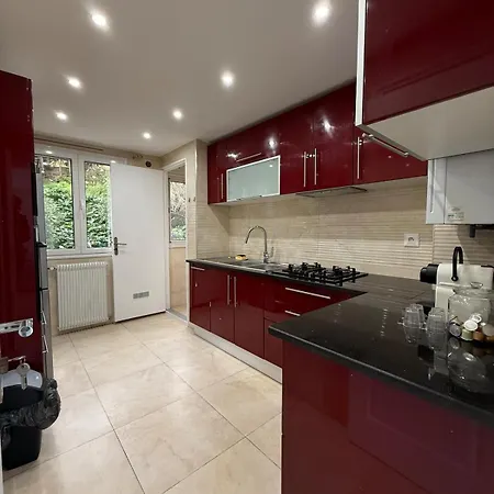Spacious 3-bedroom, Parking, Secure Residence, Lejlighed