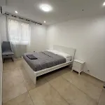 Spacious 3-bedroom, Parking, Secure Residence, Apartamento
