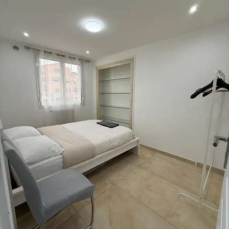Spacious 3-bedroom, Parking, Secure Residence, דירה קאן