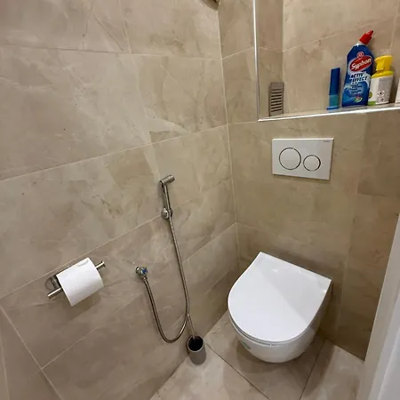 Spacious 3-bedroom, Parking, Secure Residence, דירה *