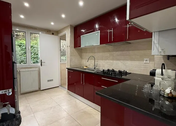 Spacious 3-bedroom, Parking, Secure Residence, شقة