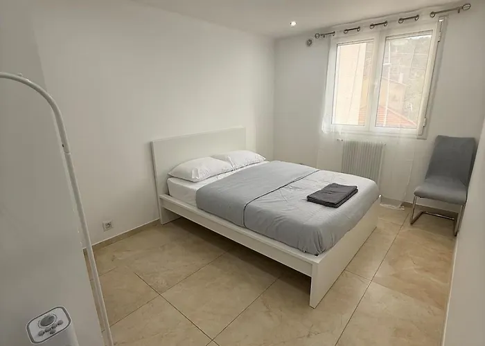 Spacious 3-bedroom, Parking, Secure Residence, شقة
