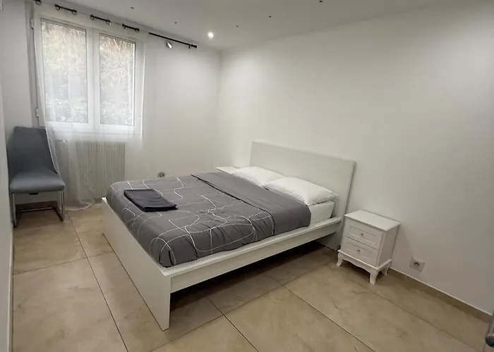 Spacious 3-bedroom, Parking, Secure Residence, شقة