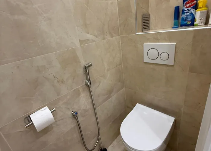 Spacious 3-bedroom, Parking, Secure Residence, شقة *