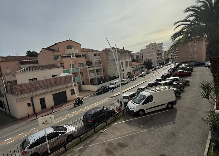 Spacious 3-bedroom, Parking, Secure Residence, شقة كان