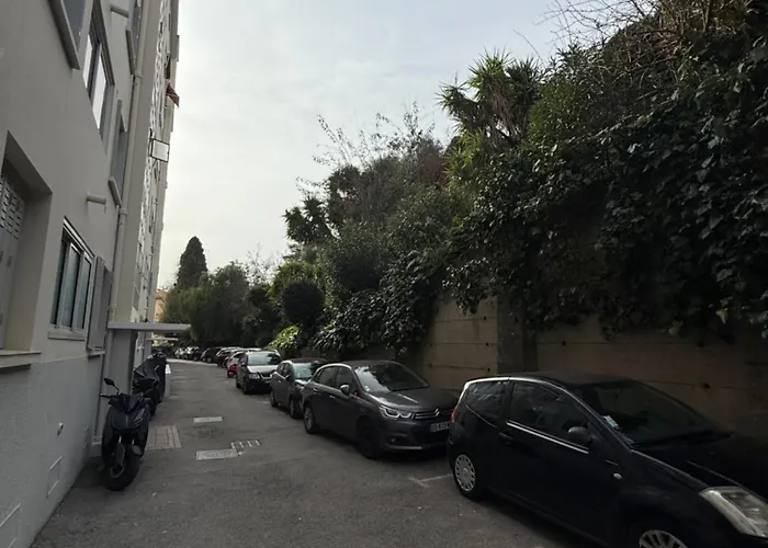 Spacious 3-bedroom, Parking, Secure Residence, *